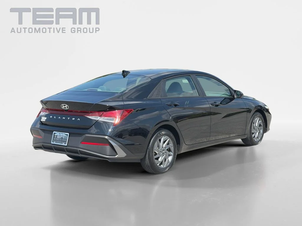 Used 2024 Black Hyundai SEL image 6