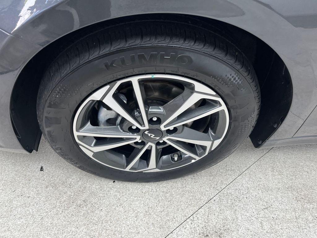 Used 2024 Gray Kia LXS image 9