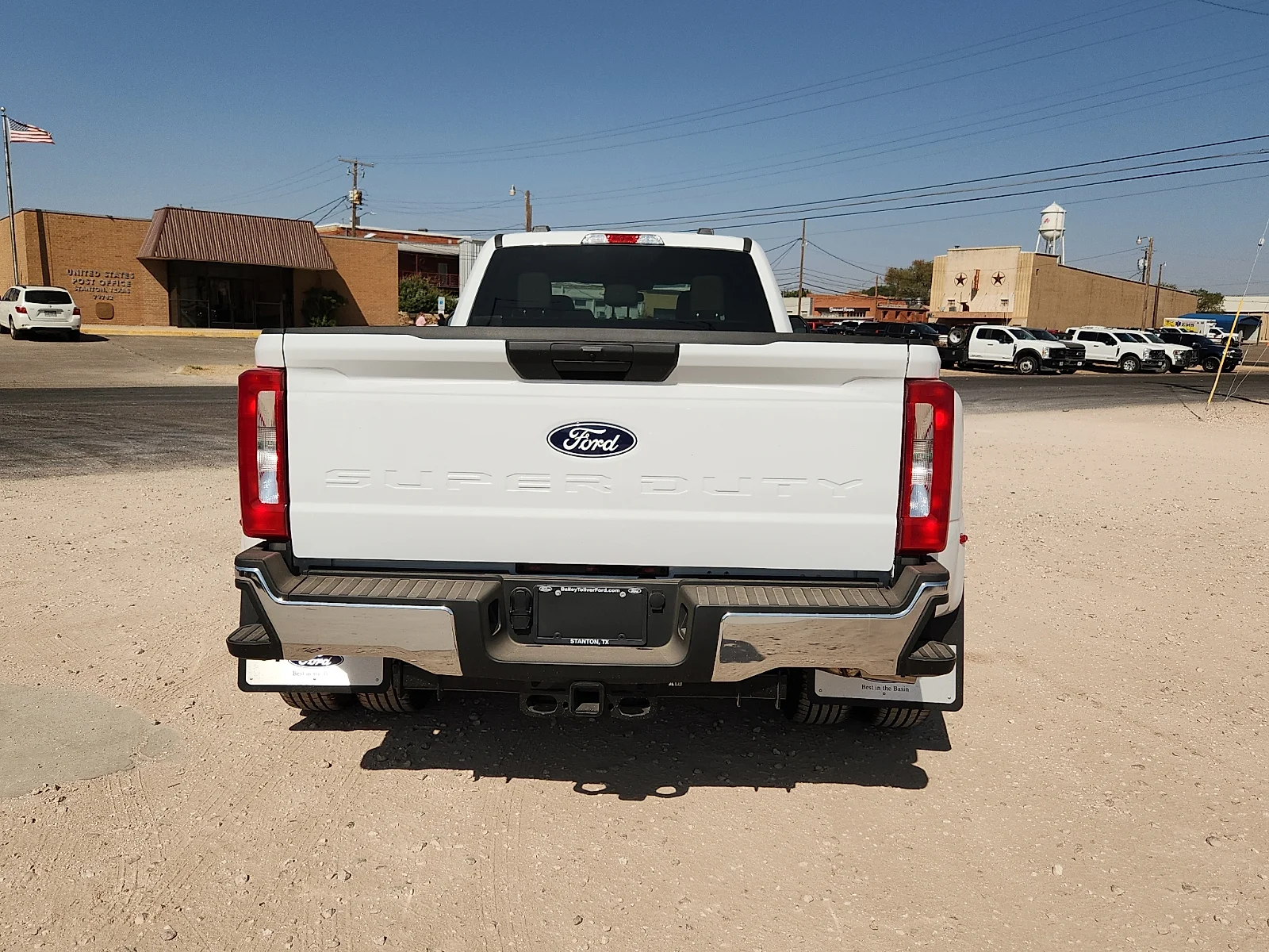New 2027 Oxford White Ford XLT image 6