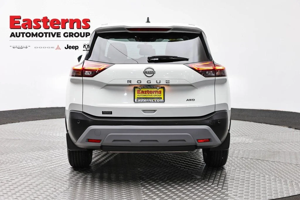 Used 2023 White Nissan S image 8
