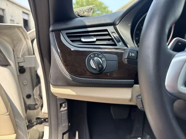 Used 2013 White BMW sDrive28i image 20
