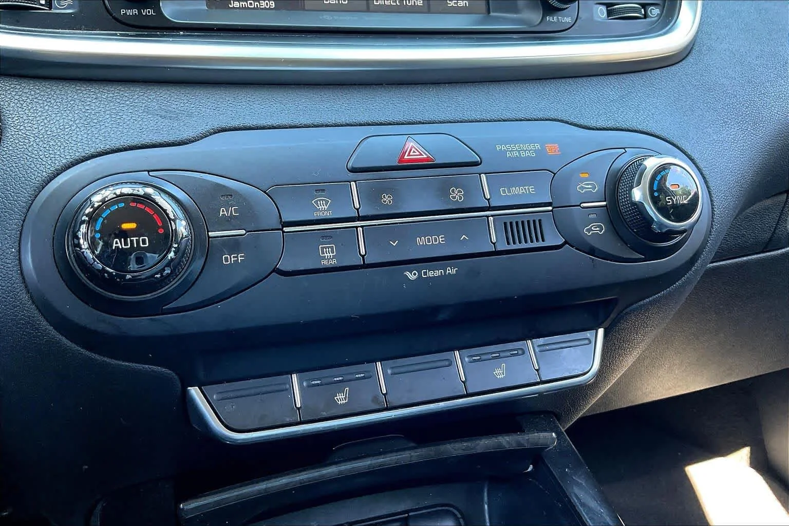 Used 2017 Snow White Pearl Kia EX image 32