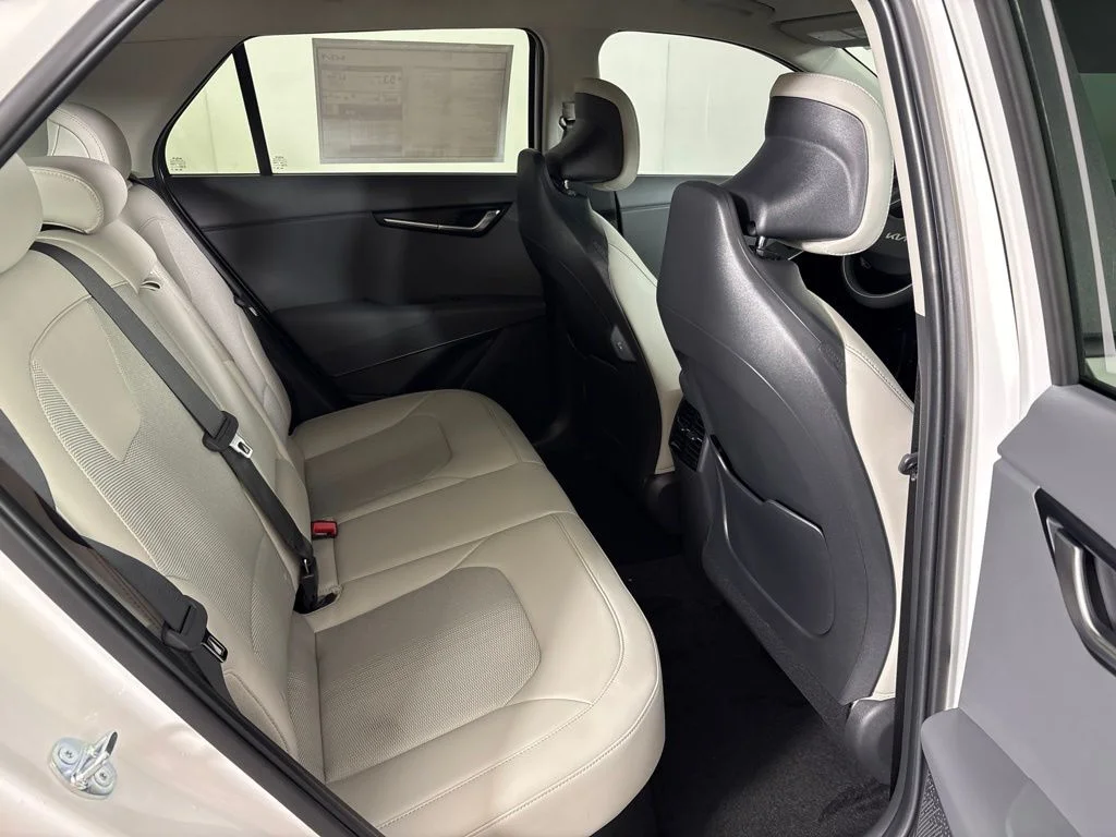 New 2026 Snow White Pearl Kia EX image 19