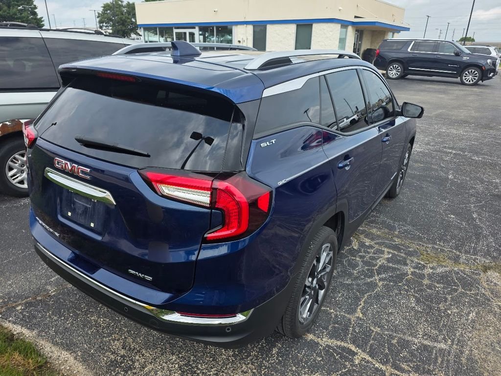 Used 2022 Marine Metallic GMC SLT image 4