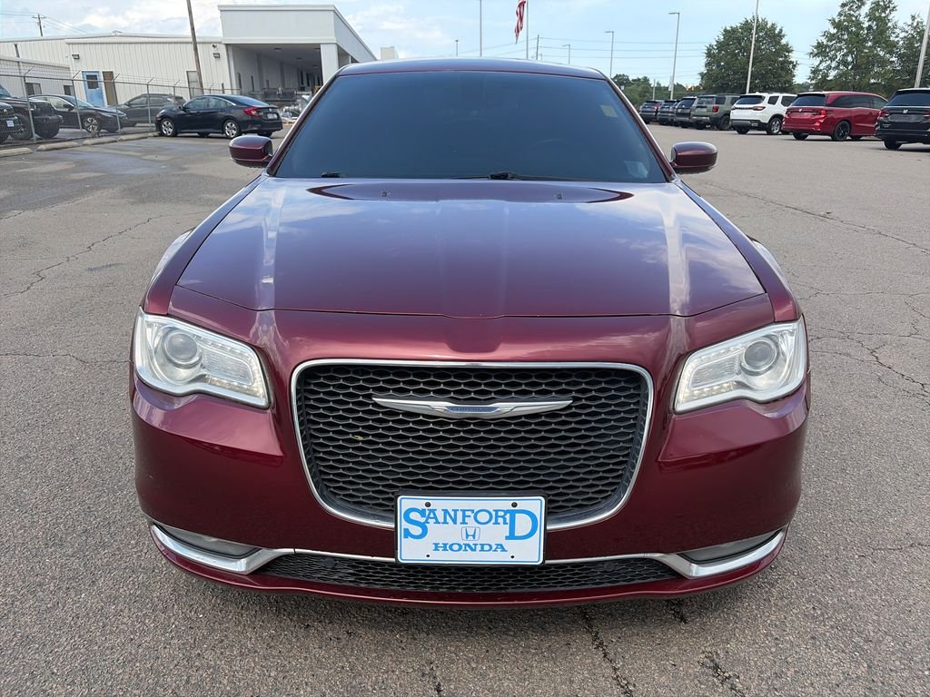 Used 2016 Velvet Chrysler Limited image 8