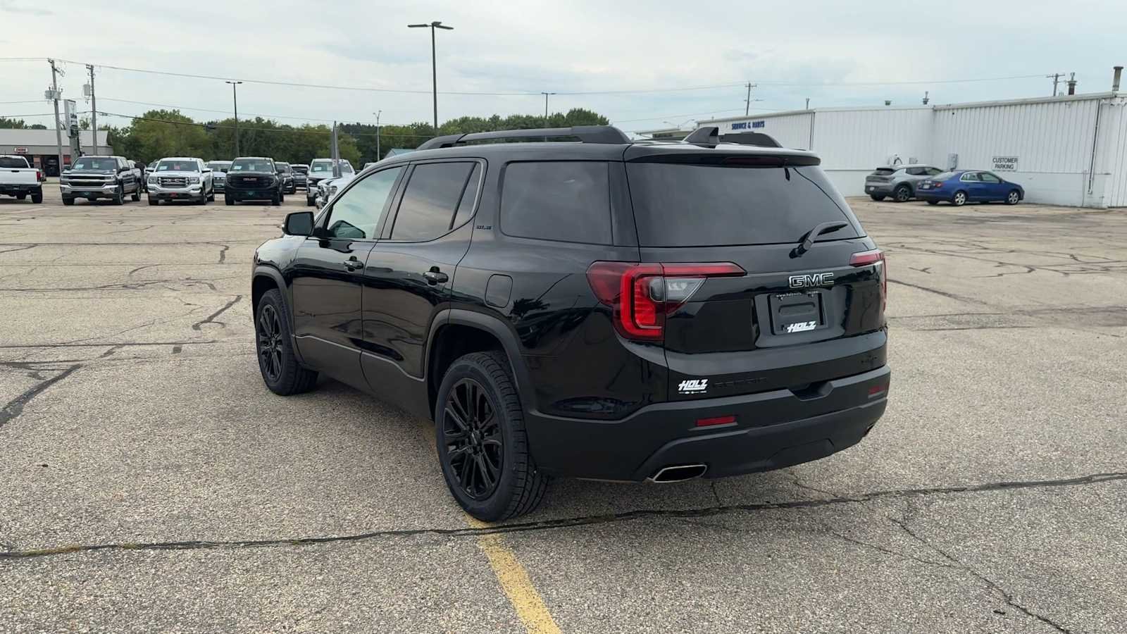 2023 GMC Acadia SLE - Photo 11