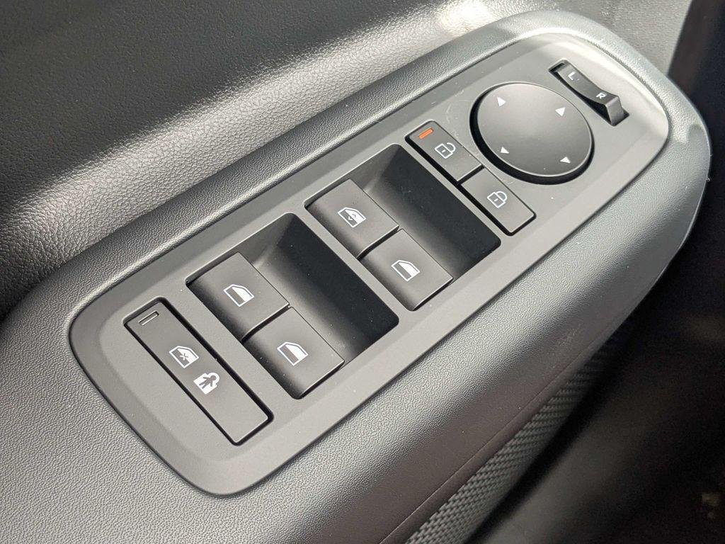 New 2027 Gray Hyundai SE FWD image 24
