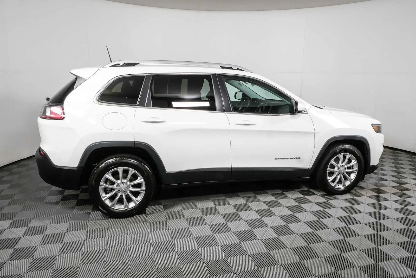 Used 2019 Jeep Cherokee Latitude with VIN 1C4PJLCBXKD346434 for sale in Atlanta, GA