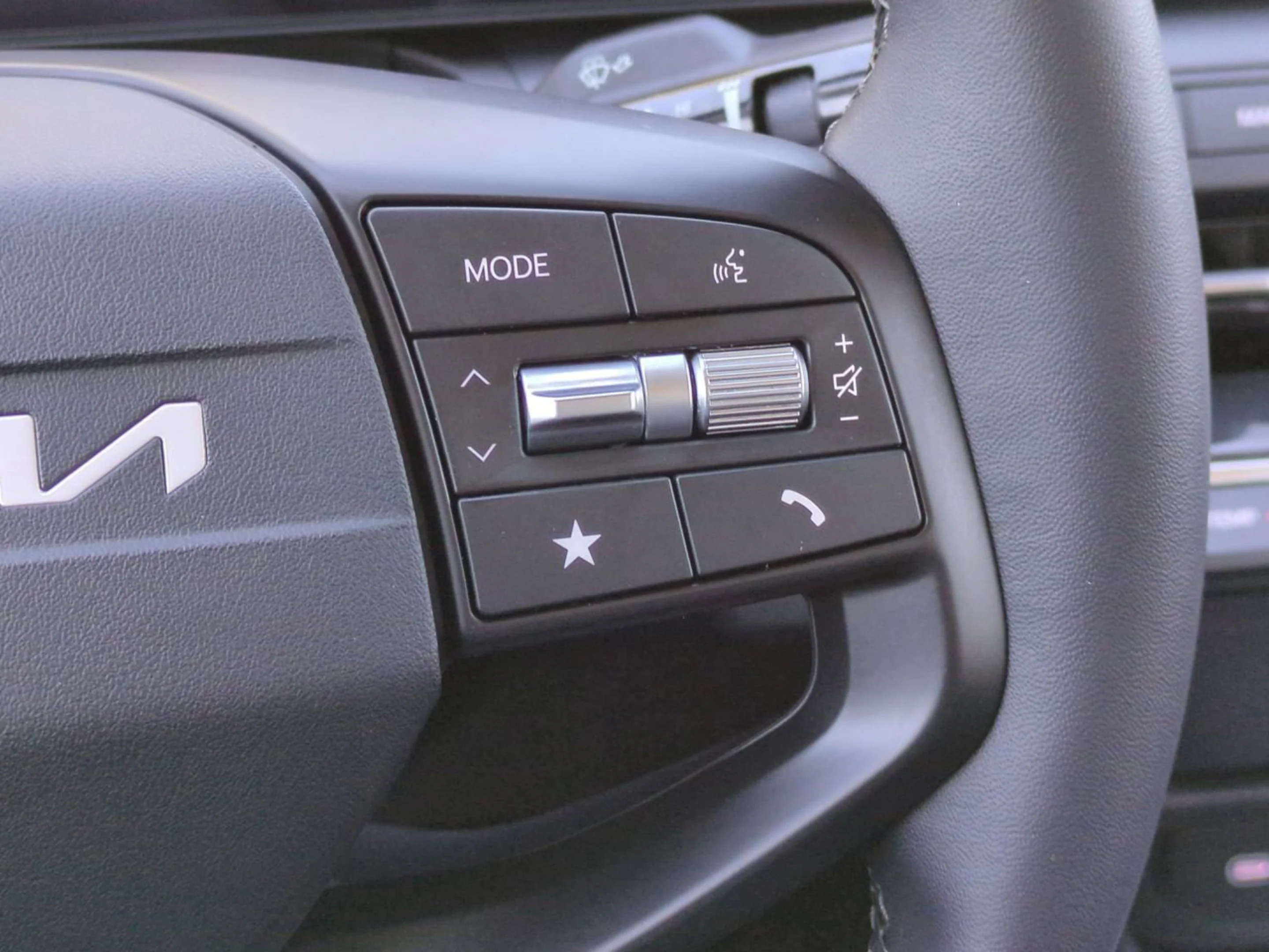 New 2026 Snow White Pearl Kia EX image 36