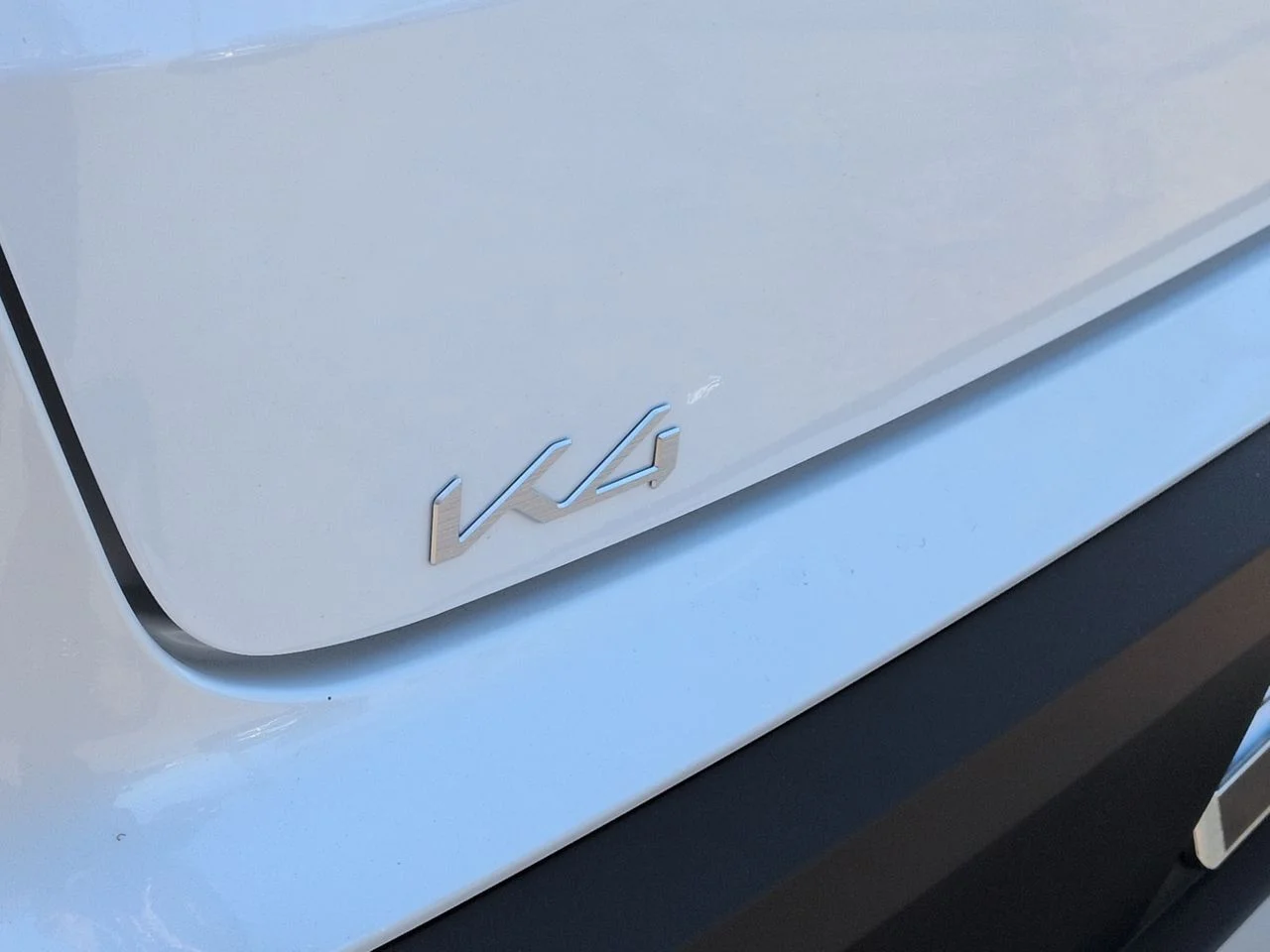 New 2026 Snow White Pearl Kia LXS image 33