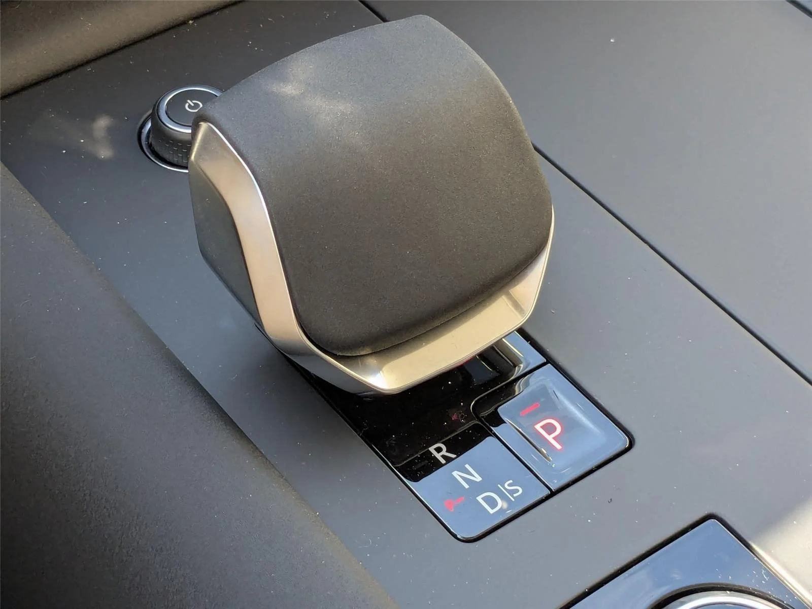 Used 2025 Santorini Black Metallic Land Rover Dynamic SE image 24