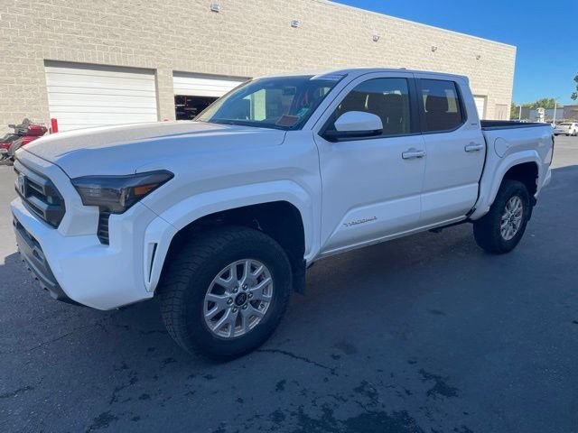Used 2024 White Toyota SR5 image 3