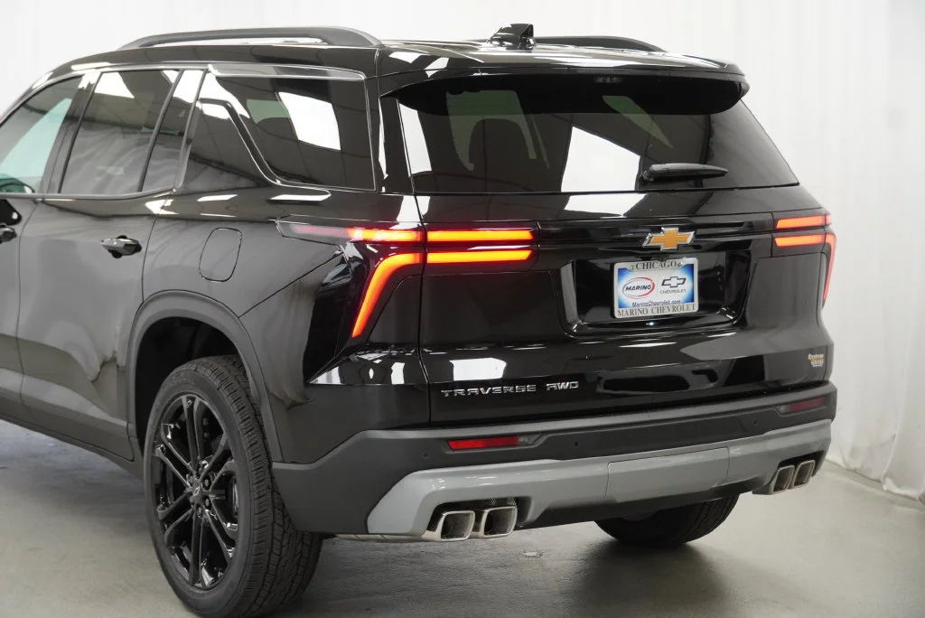 New 2027 Mosaic Black Metallic Chevrolet LT image 17