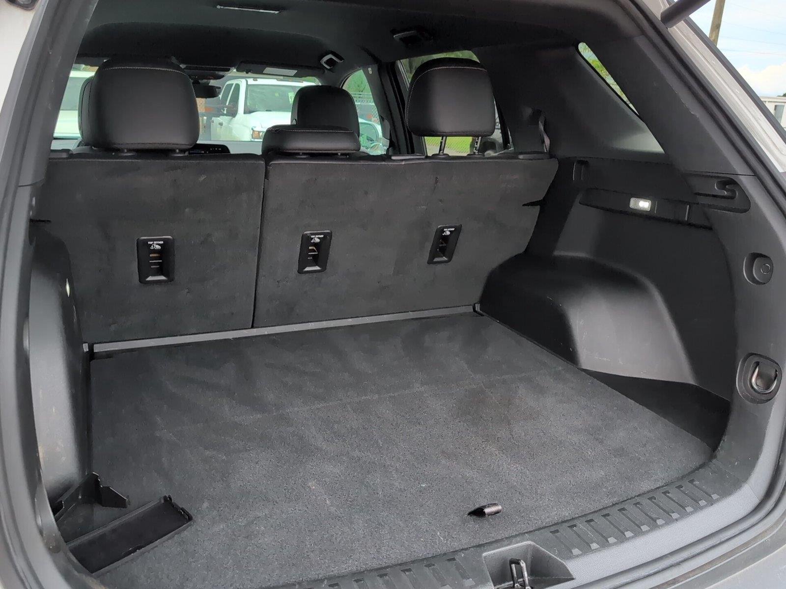 Used 2025 Summit White Chevrolet LT image 35