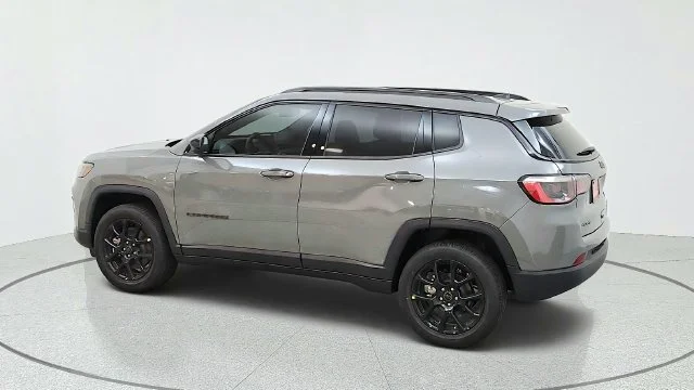 New 2027 Sting-Gray Clear-Coat Paint Jeep Latitude image 7