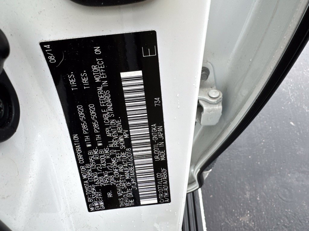 Used 2014  Lexus 570 image 4
