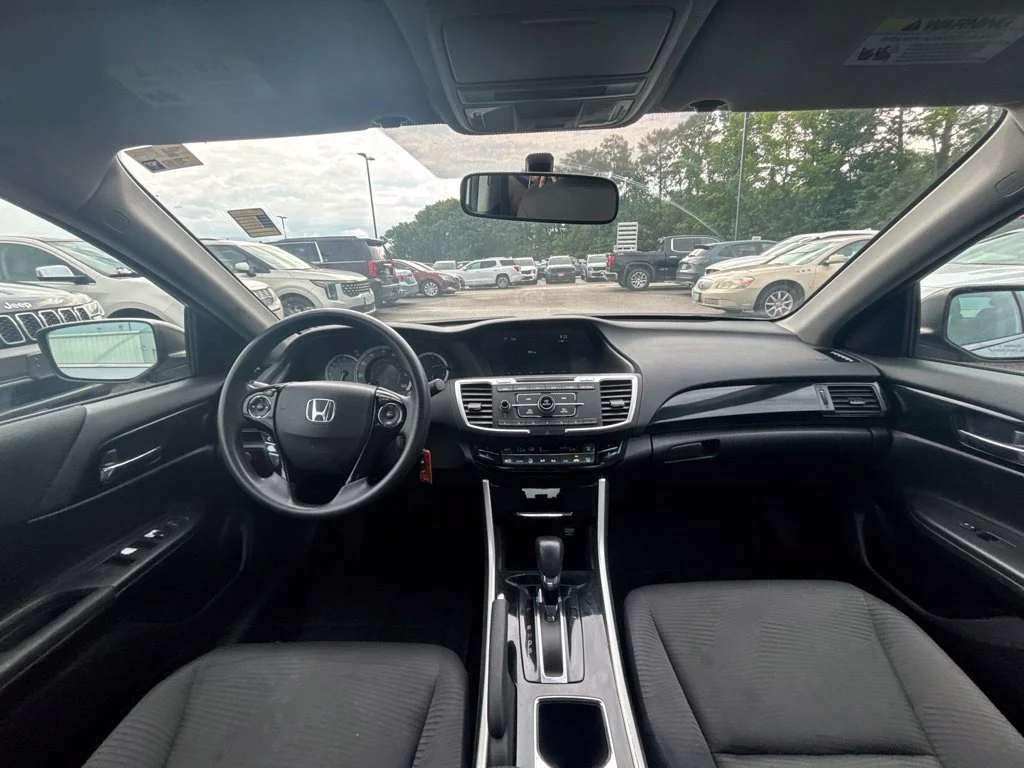Used 2017 Silver Honda LX image 18