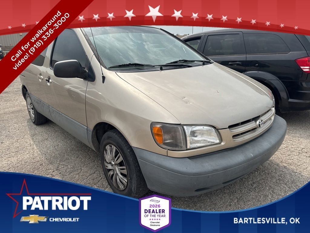 2000 Toyota Sienna LE's photo