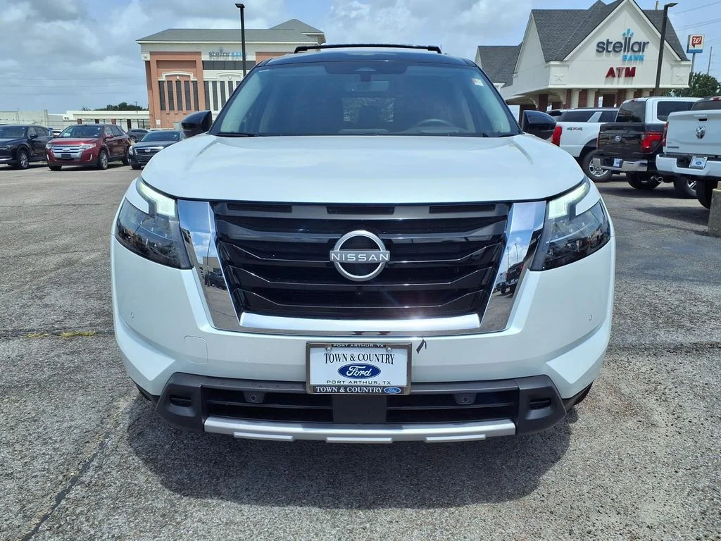Used 2025 White Nissan Platinum image 22