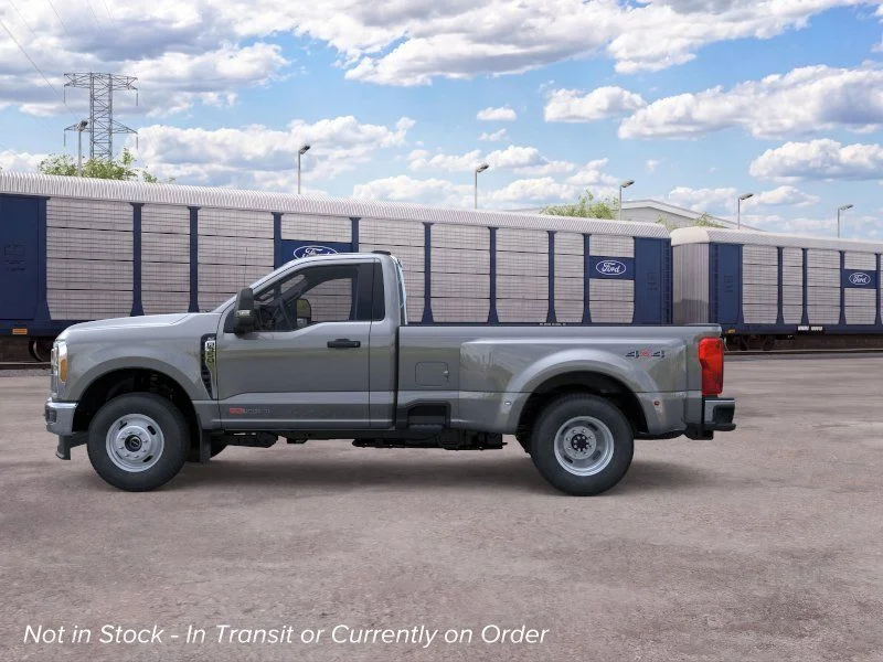 New 2026 Carbonized Gray Metallic Ford XLT image 3