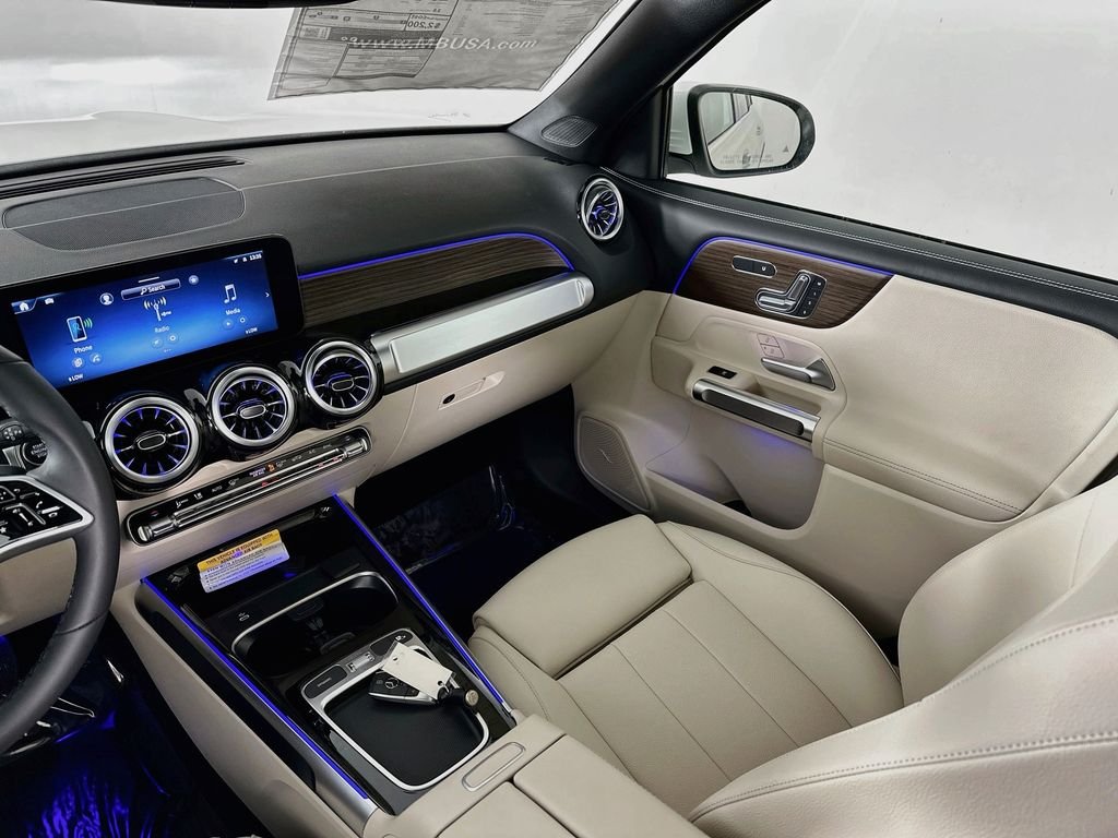 New 2026 Polar White Mercedes-Benz GLB 250 image 23