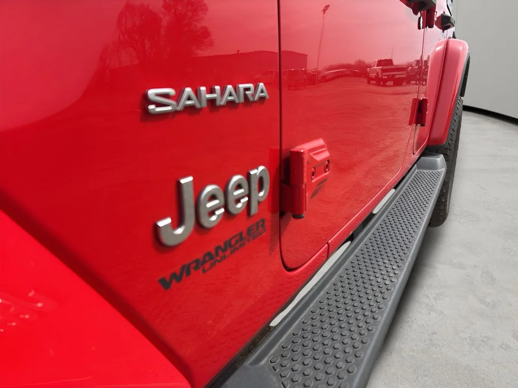 Used 2021 Firecracker Red Clearcoat Jeep Unlimited Sahara image 11