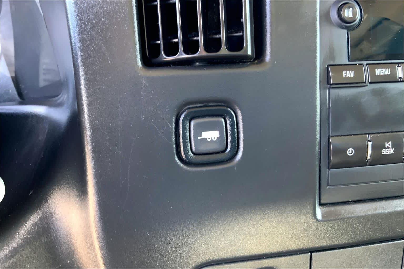 Used 2019 Summit White Chevrolet  image 28