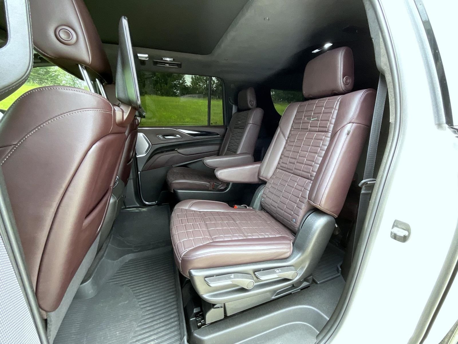 Used 2024 White Cadillac V-Series image 23