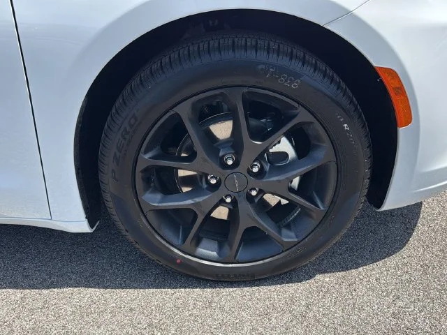 New 2027 White/off-white Chrysler Limited image 15