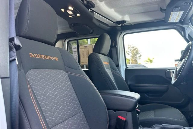 Used 2021 White Jeep Mojave image 17