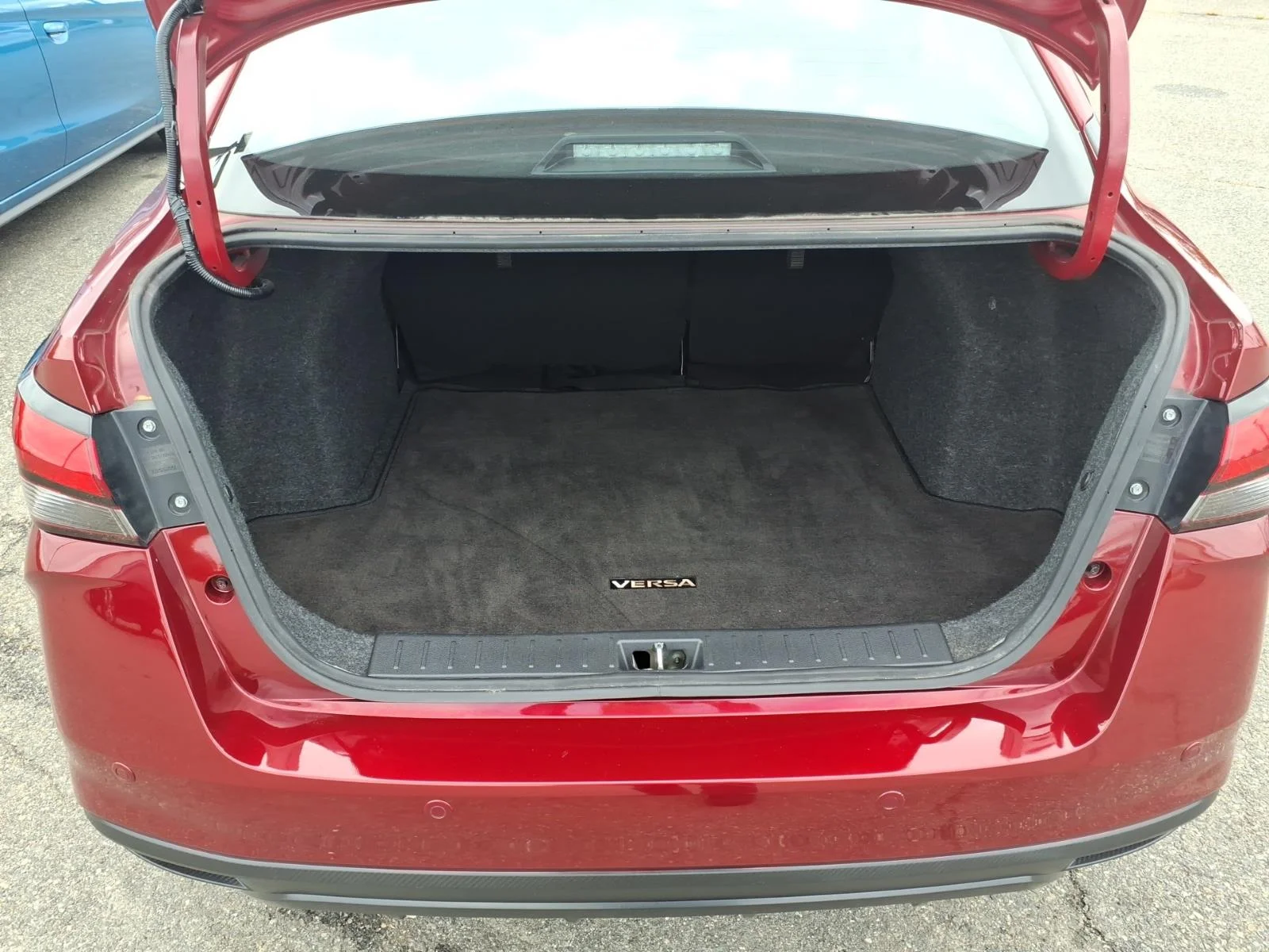 Used 2024 Scarlet Nissan 1.6 SR image 12