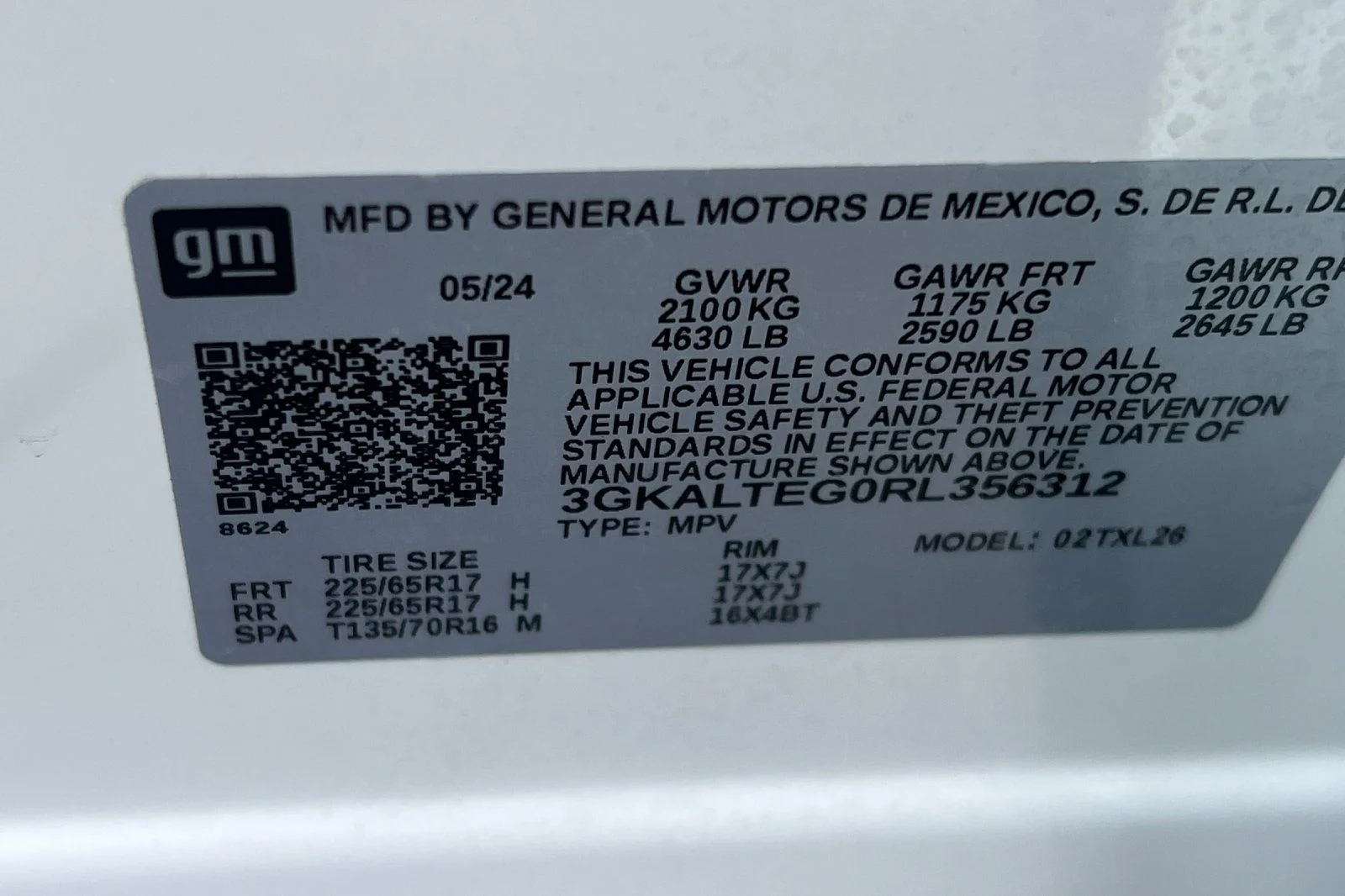 Used 2024 White GMC SLE image 26