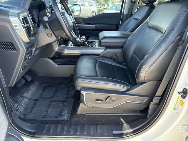 Used 2022  Ford Lariat image 18