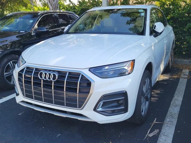 Used 2023  Audi 40 Premium image 2