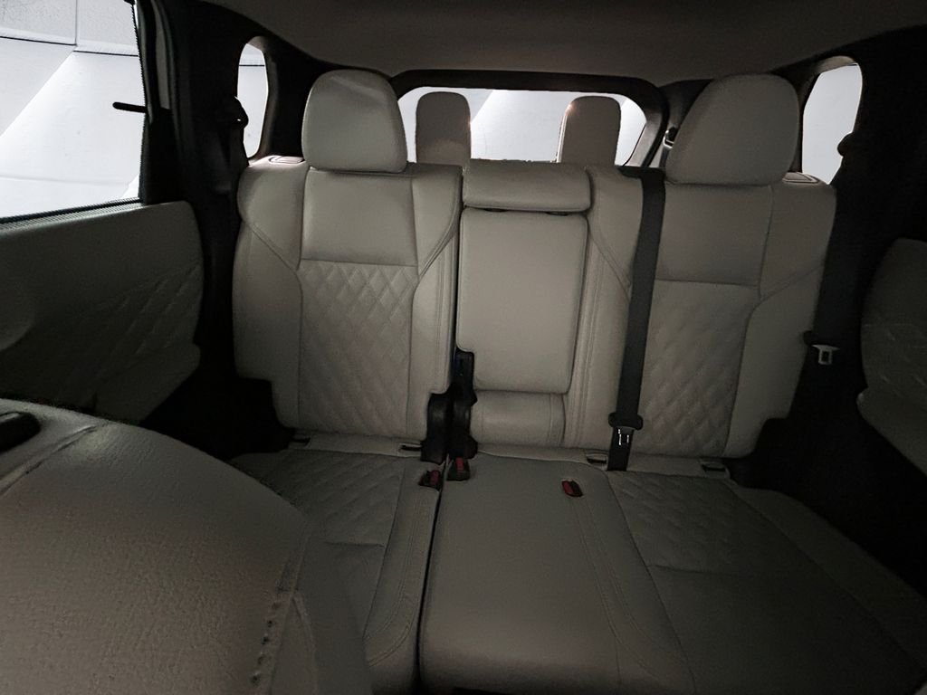 Used 2023 White Mitsubishi SEL image 18