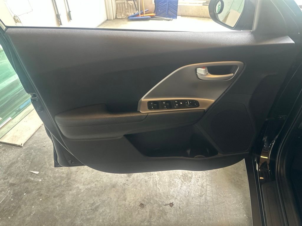 Used 2019 Black Kia LX image 7