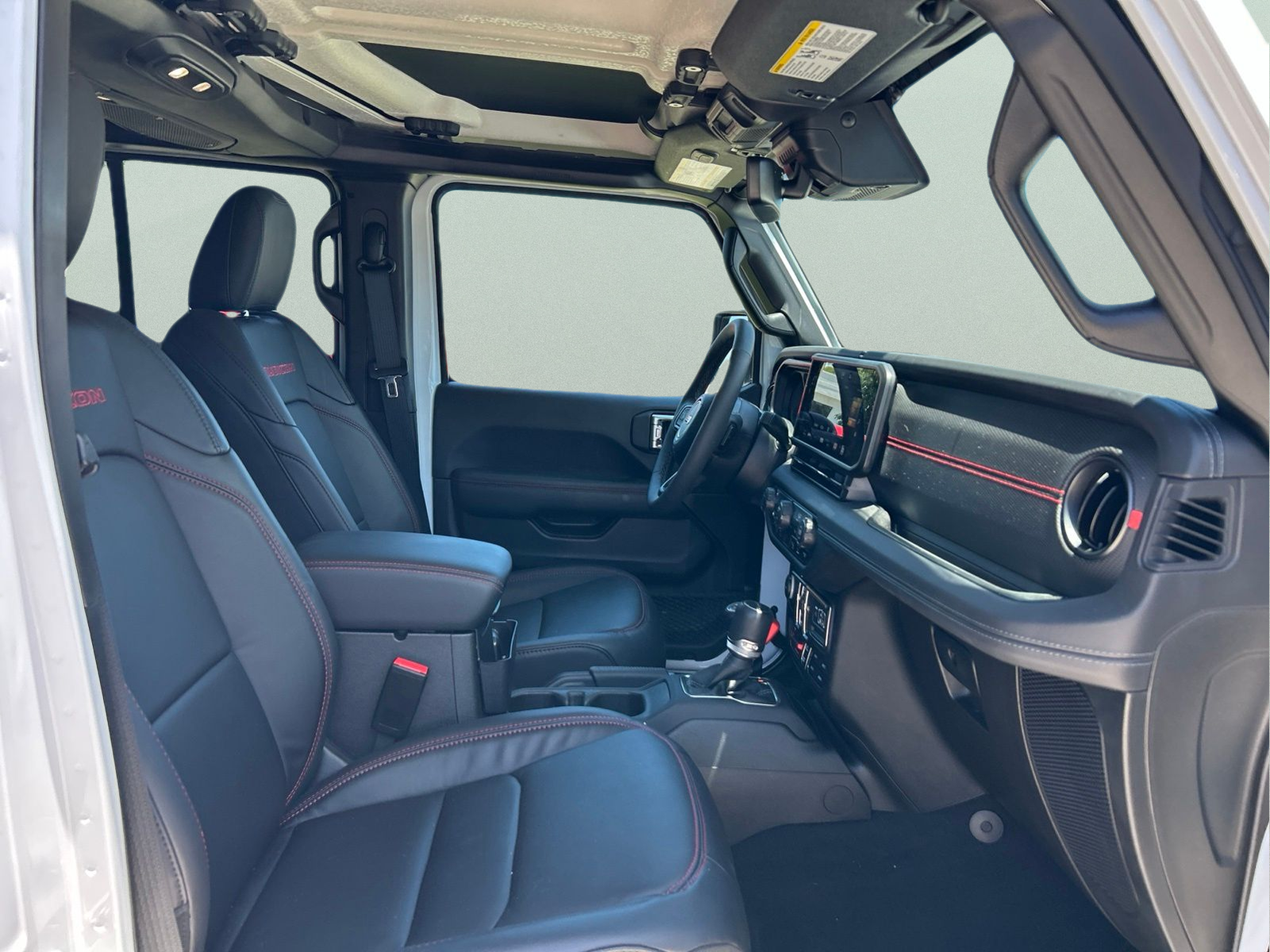 Used 2025 White Jeep Rubicon image 12