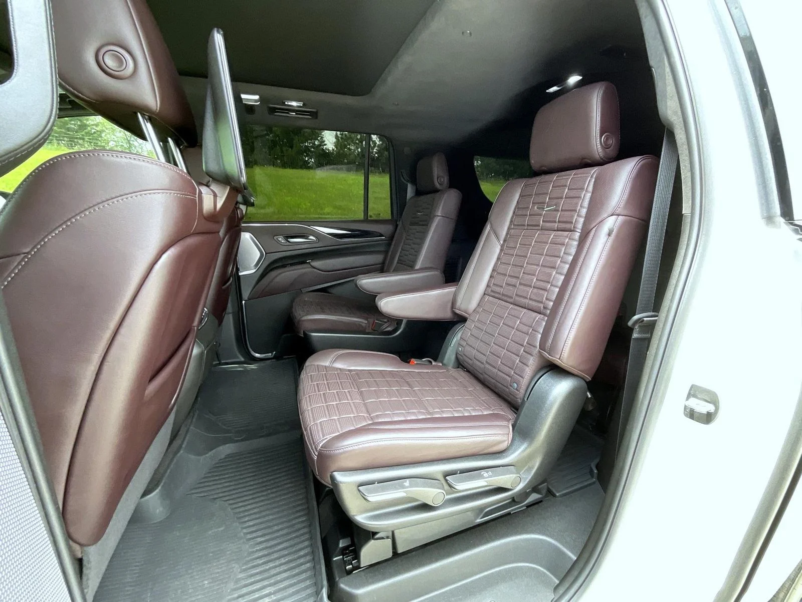 Used 2024 White Cadillac V-Series image 23