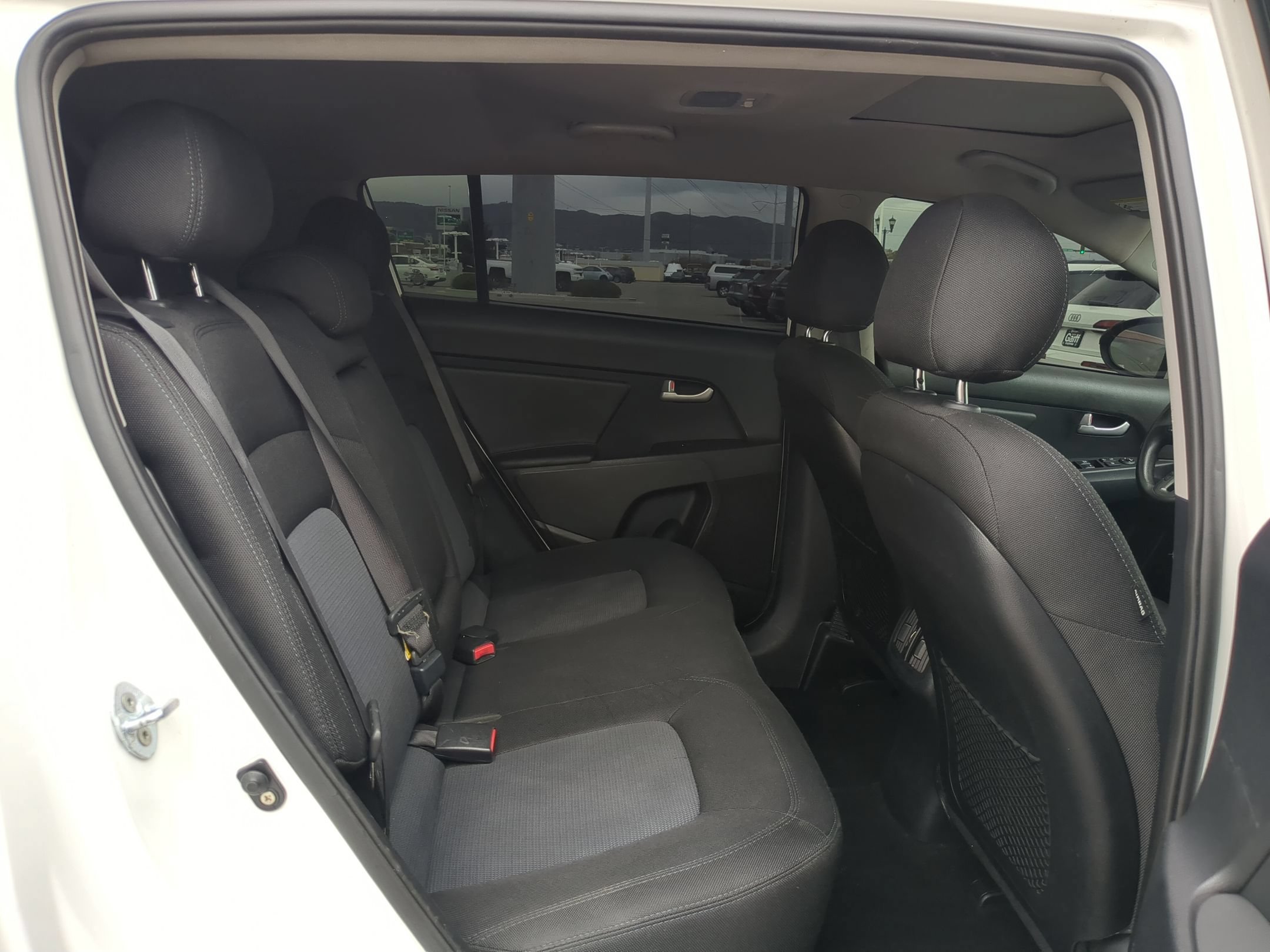 Used 2016 Clear White Kia LX image 28