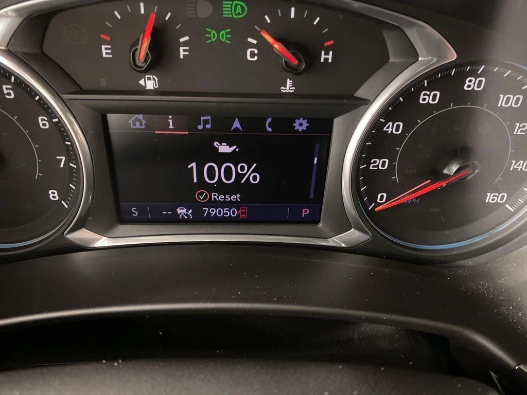 Used 2022 Summit White Chevrolet RS image 15