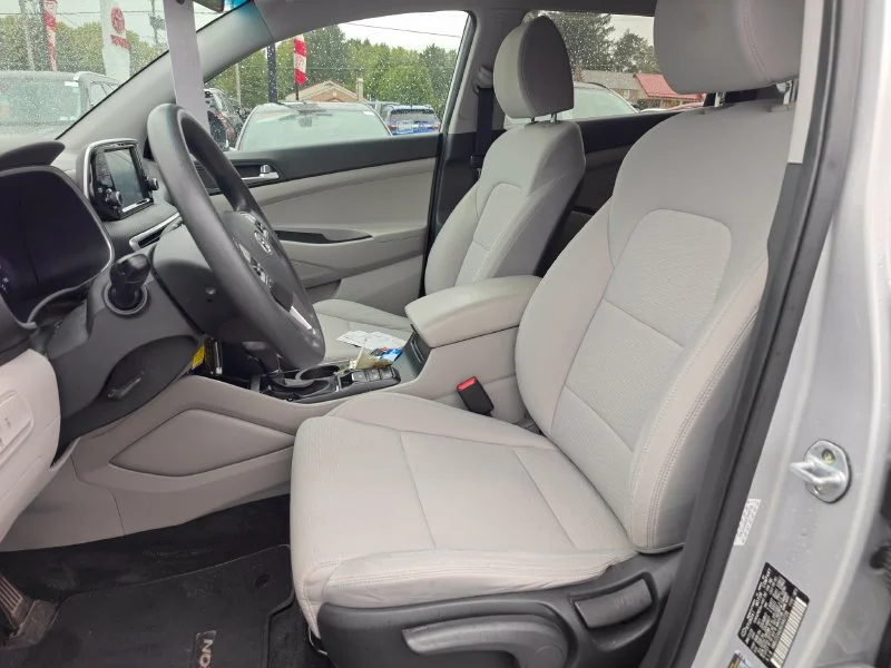 Used 2019 Silver Hyundai SE image 10