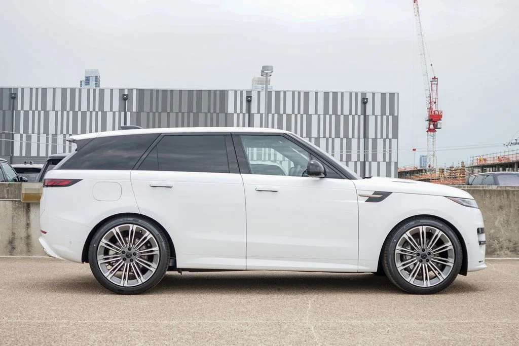 New 2026 White Land Rover Dynamic SE image 9