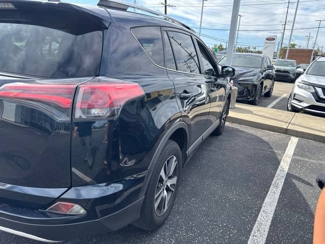 Used 2018 Galactic Aqua Mica Toyota XLE image 14