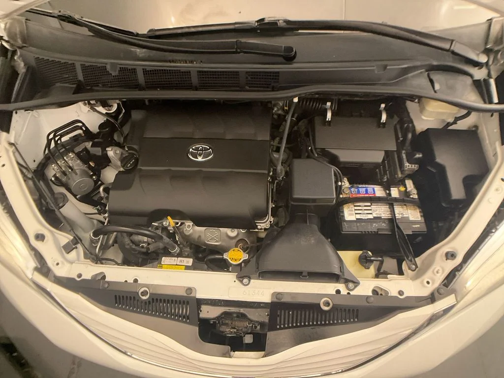 Used 2015 Super White Toyota LE image 33