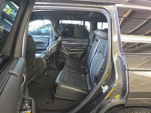 Used 2023 Rocky Mountain Pearlcoat Jeep Overland image 12