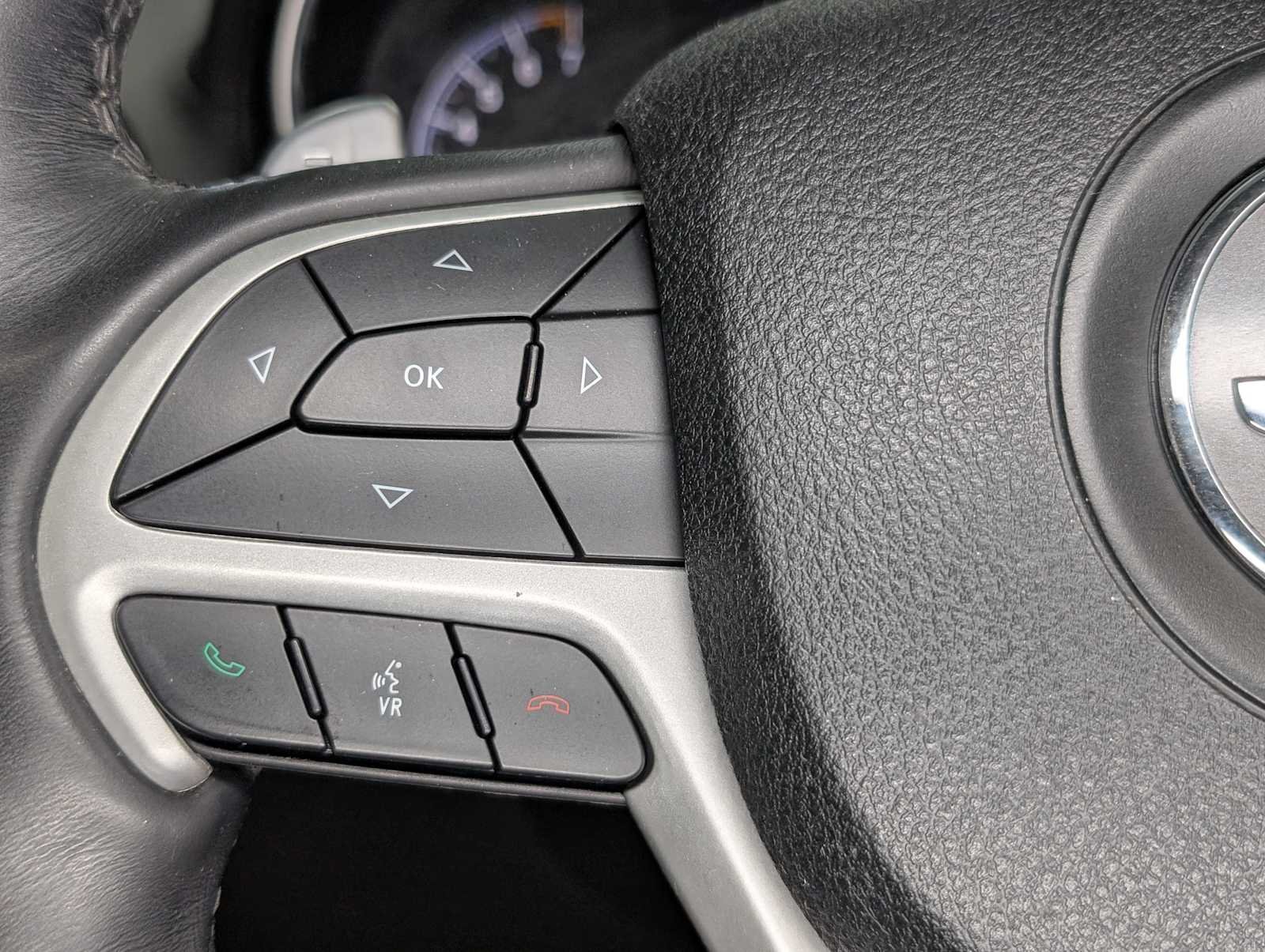 Used 2018 Ivory Tri-Coat Pearl Jeep Summit image 35
