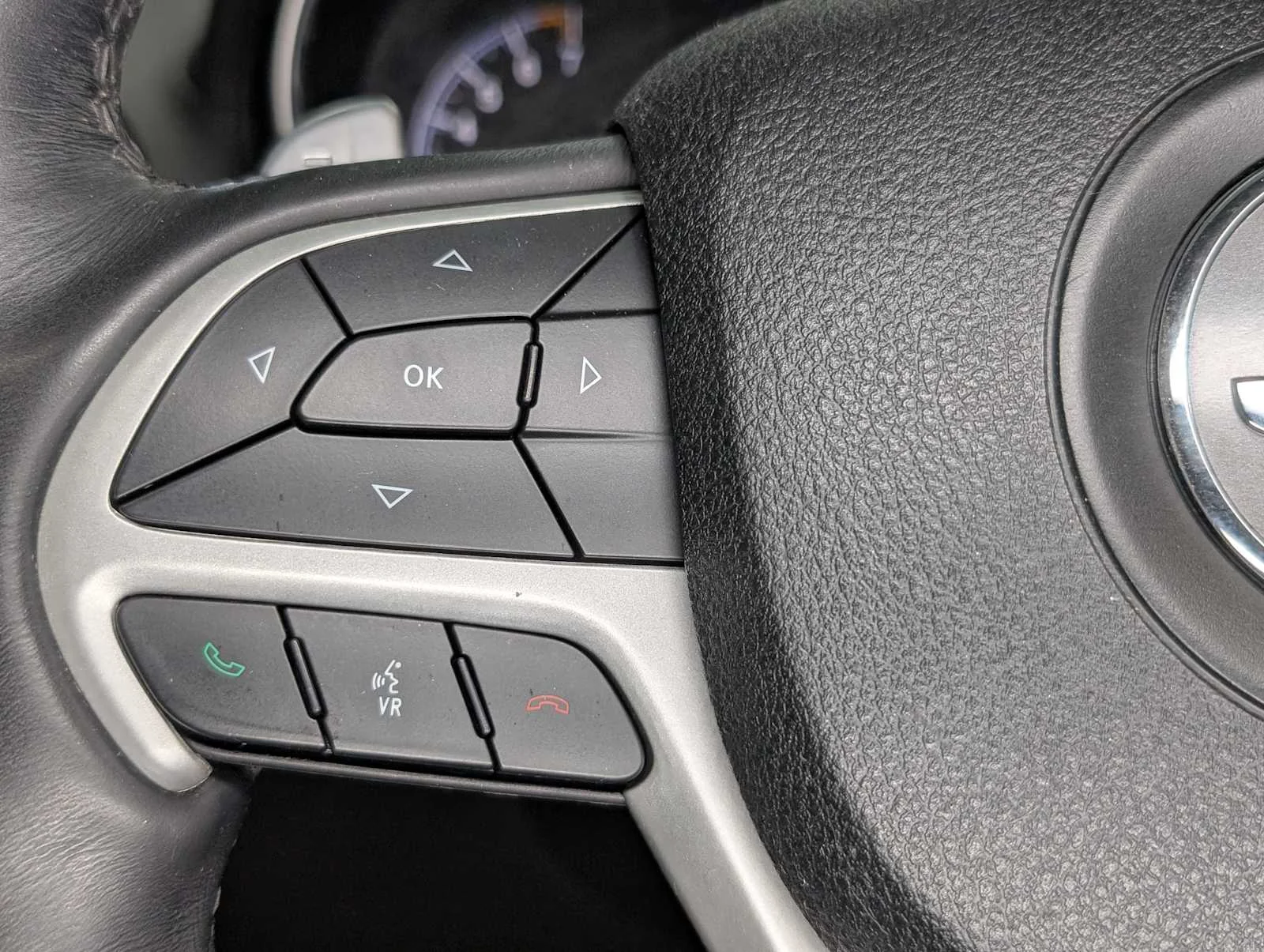 Used 2018 Ivory Tri-Coat Pearl Jeep Summit image 35