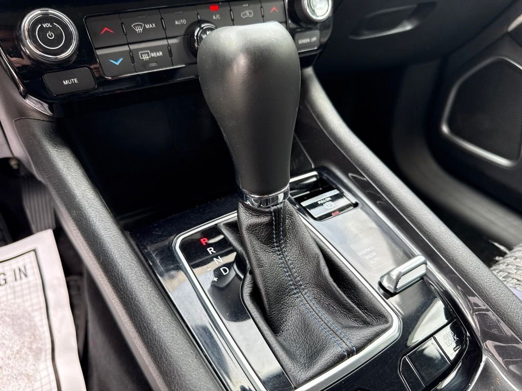 Used 2022 Silver Jeep Latitude image 34