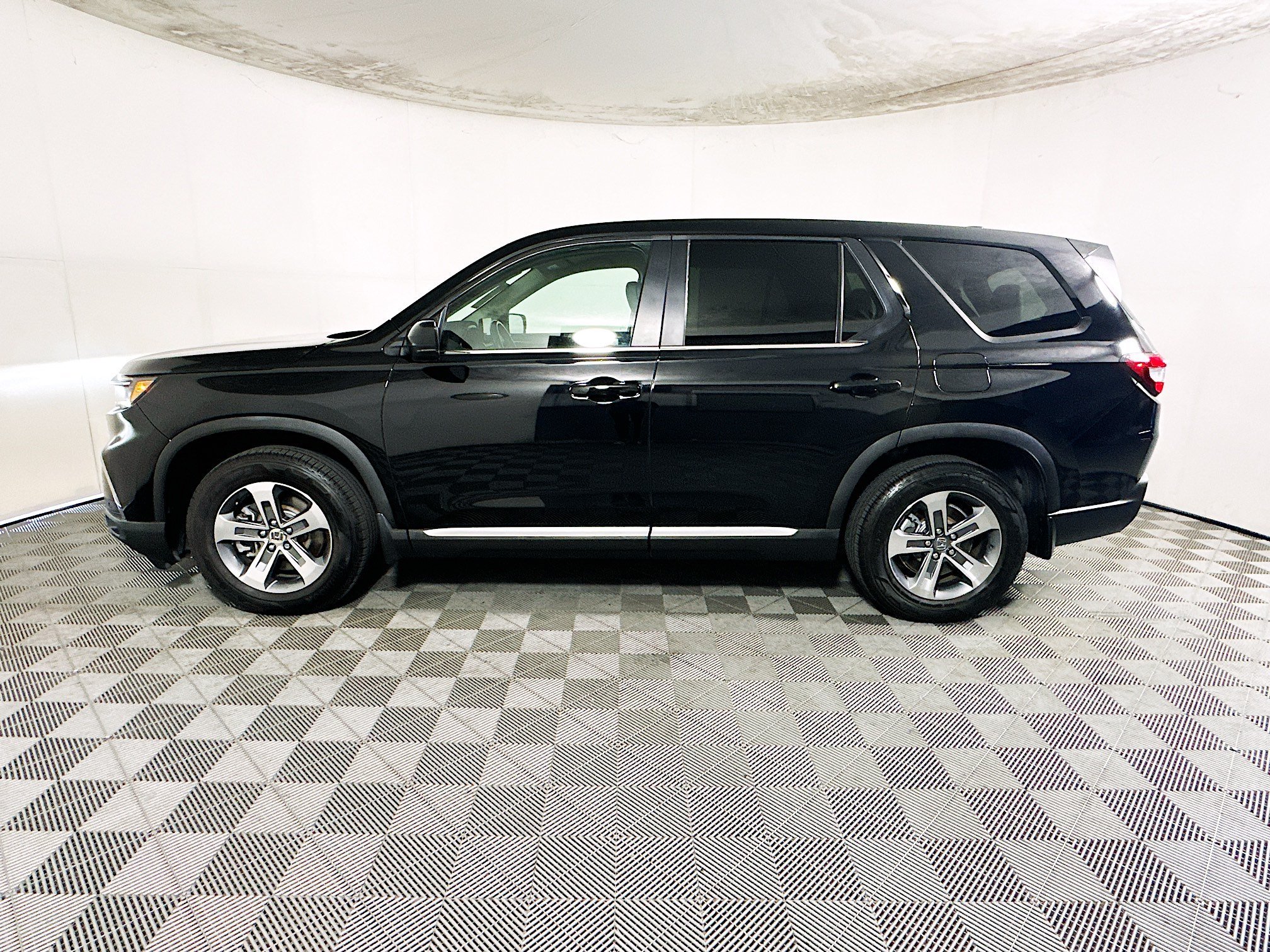 Used 2025 Silver Honda EX-L image 6