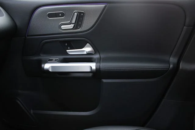 Used 2022  Mercedes-Benz GLB 250 image 19